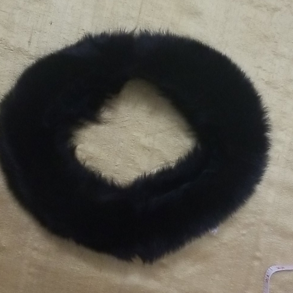 Fur Hat or Collar Accessory - Picture 4 of 6